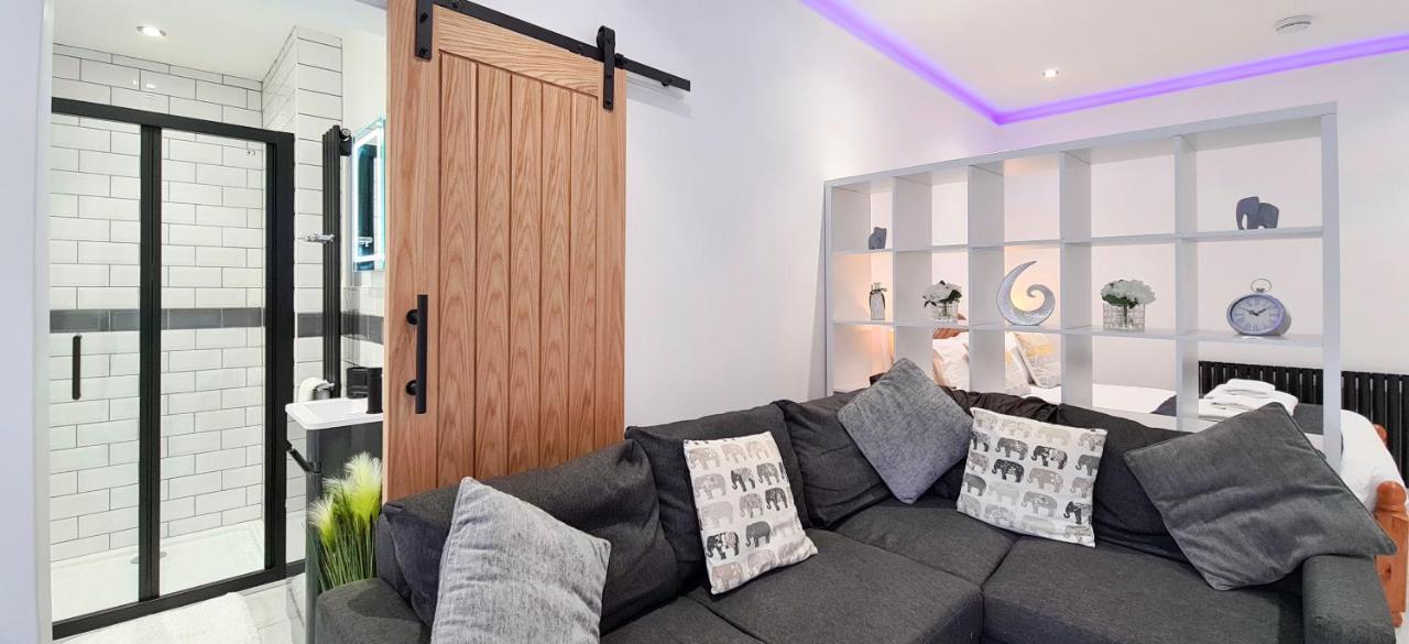 The Studio, Luxury Modern Apartment In The South Hams, Stunning Walks On The Doorstep, A 20 Minute Drive To The Beautiful Sandy Beaches, Quiet Courtyard Setting, Shops, Bars And Restaurants A Short Walk Away! Ivybridge Exteriér fotografie